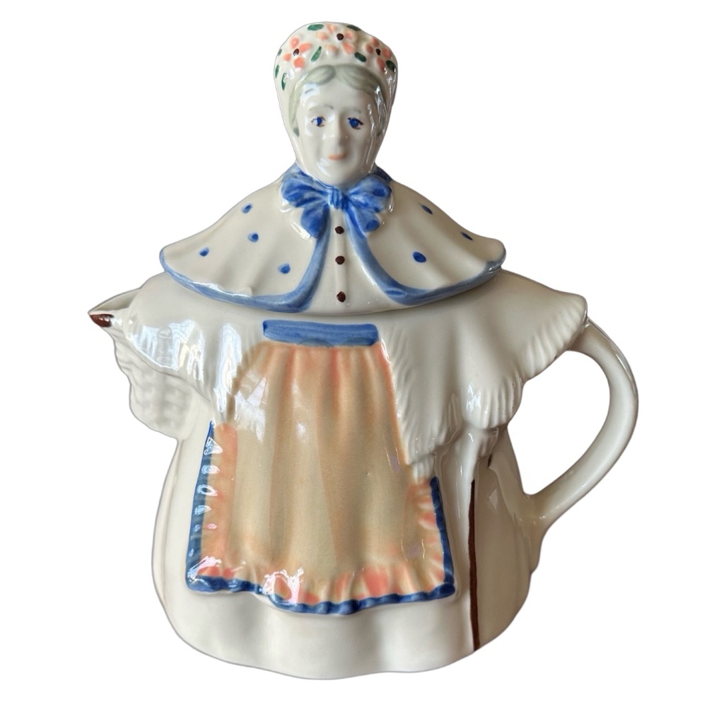 Vintage 1940s Shawnee Granny Ann Pottery Teapot 8” USA